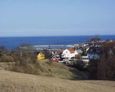 Samhllet sett frn backarna i norr.